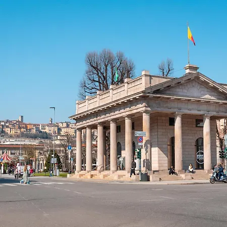 Lägenhet Panoramico Bilocale Con Tutti I Comfort E Parcheggio Gratuito *