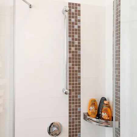 Апартаменти Skyline Bergamo Alta Choruslife Free Parking Бергамо